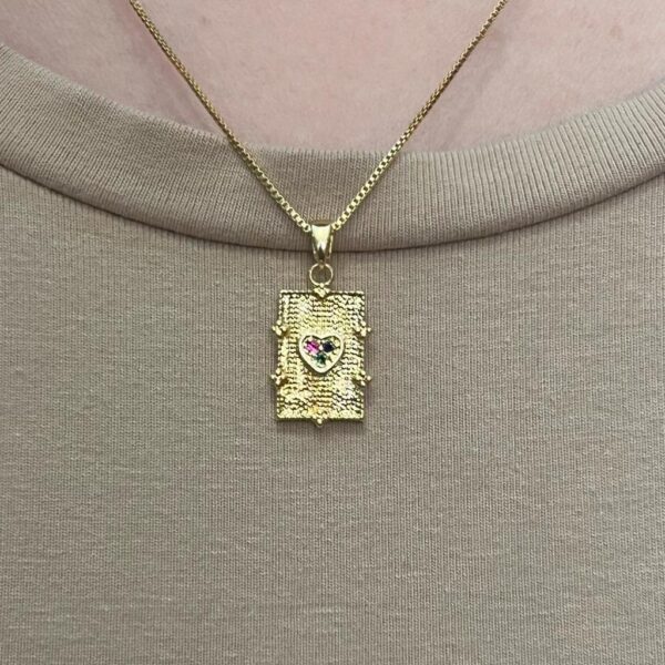 Colar Placa de Coração Cravejado Banhado em Ouro 18K