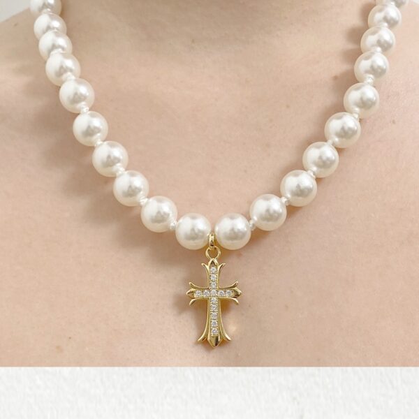 Colar Perola G Crucifixo (50cm) Banhado em Ouro 18
