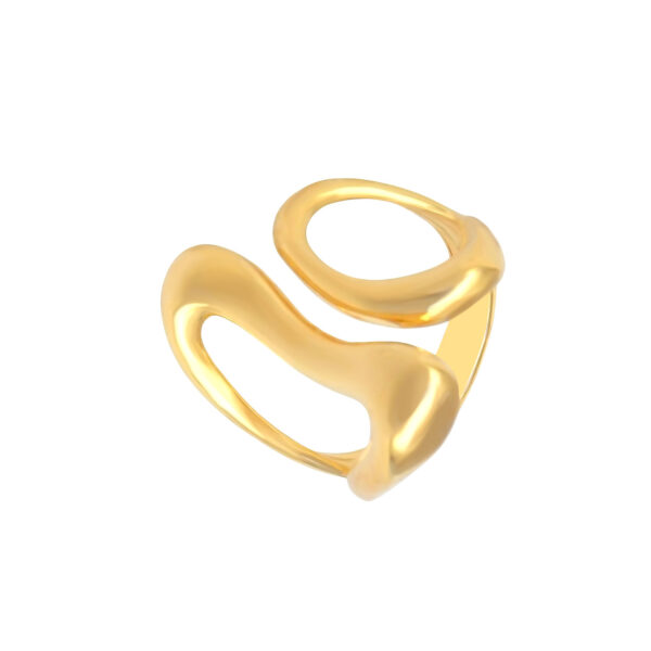 Anel orgânico banhado em ouro 18k com design premium
