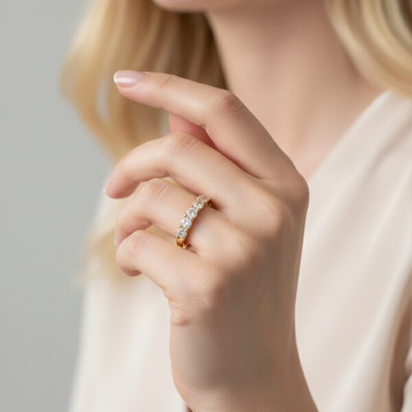 Anel Meio Trabalhado Cravejado Banhado em Ouro 18k