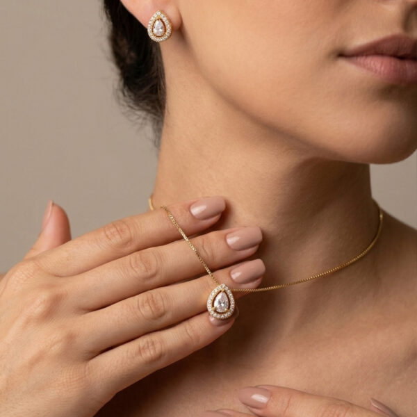 Conjunto Gota Microcravejado Cravejado Banhado em Ouro 18k