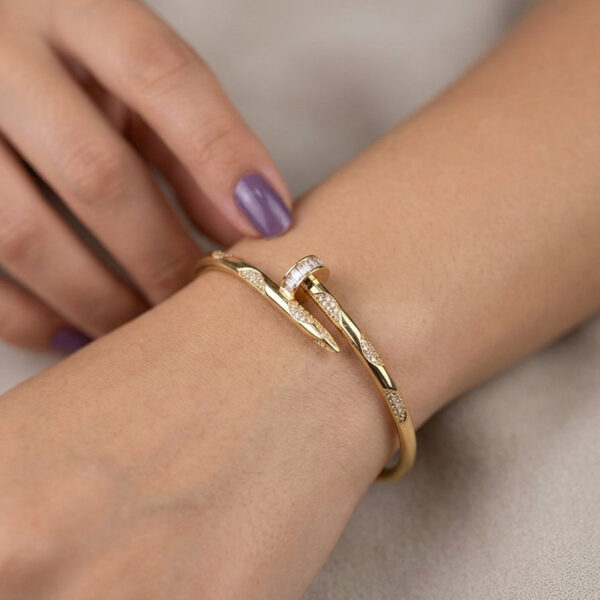 Bracelete Prego Cravejado Banhado em Ouro 18k