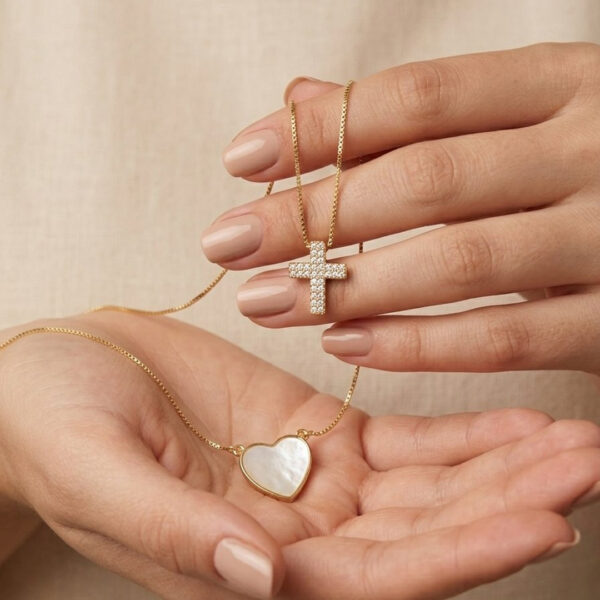 Colar Escapulario Coração/Crucifixo Cravejado Banhado em Ouro 18k