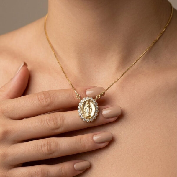 Colar Escapulario  Ns Cravejado Banhado em Ouro 18k