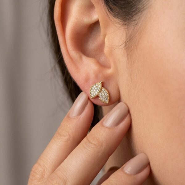 Brinco Folhas  Cravejado Banhado em Ouro 18k