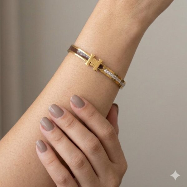 Bracelete H Cravejado em Aço