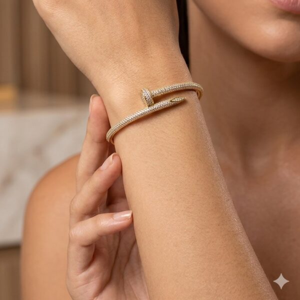 Bracelete Prego Cravejado Banhado em Ouro 18k