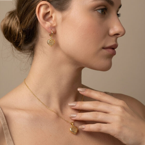 Conjunto colar e brincos coração minimalista banhado em ouro 18k premium