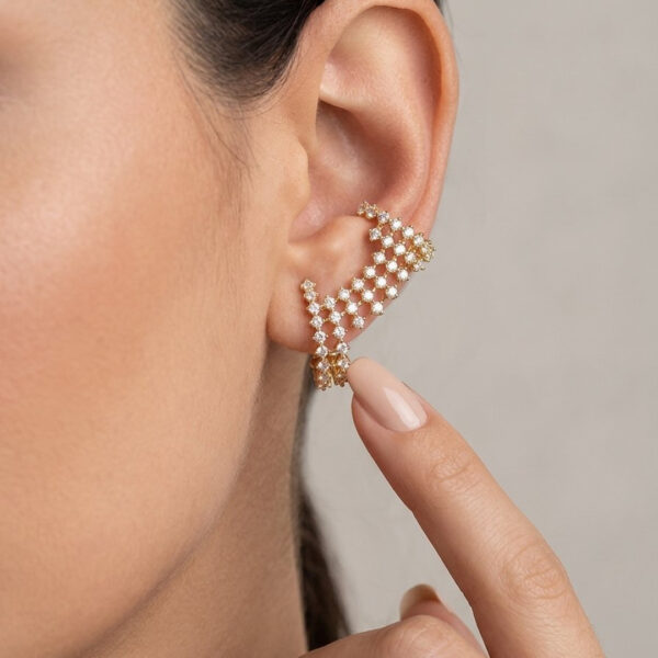 Brinco earcuff trabalhado banhado em ouro 18k premium