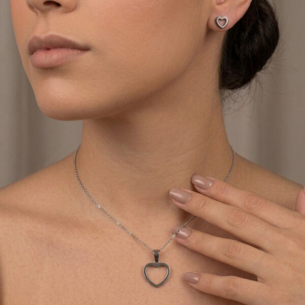 Conjunto em Coração Vazado em Aço