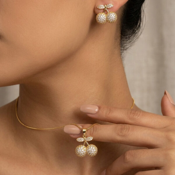 Conjunto cereja cravejado banhado em ouro 18k com cristais - atacado premium