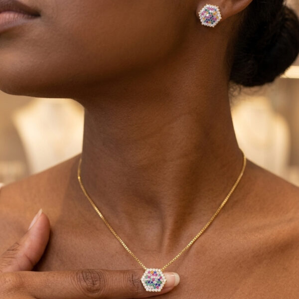 Conjunto hexagonal cravejado banhado ouro 18k