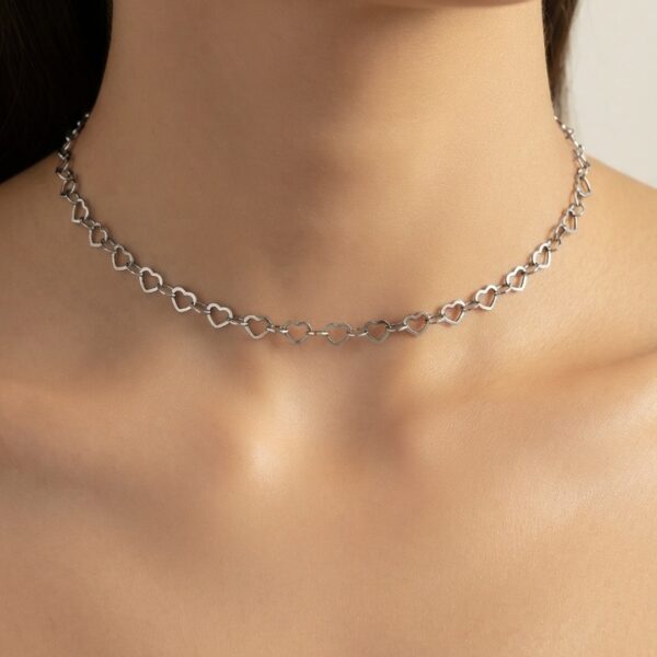 Choker 35 cm coração vazado em aço inoxidável premium