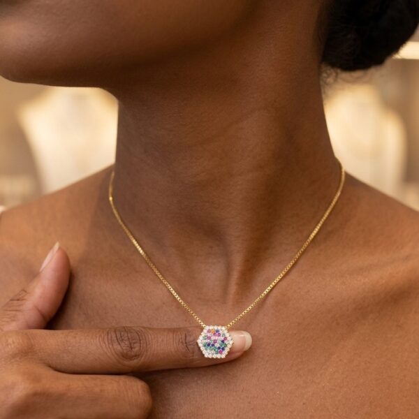 Conjunto Hexagonal Cravejado Banhado em Ouro 18k