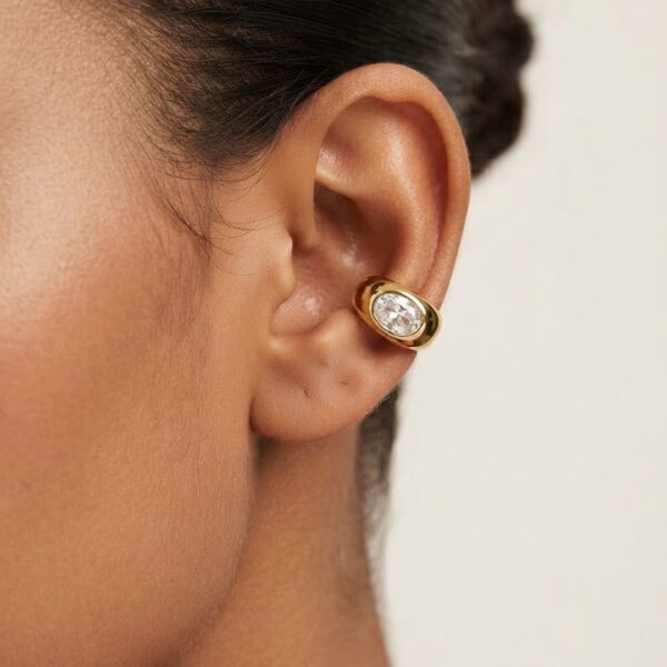 Piercing meio oval cravejado banhado em ouro 18k premium atacado